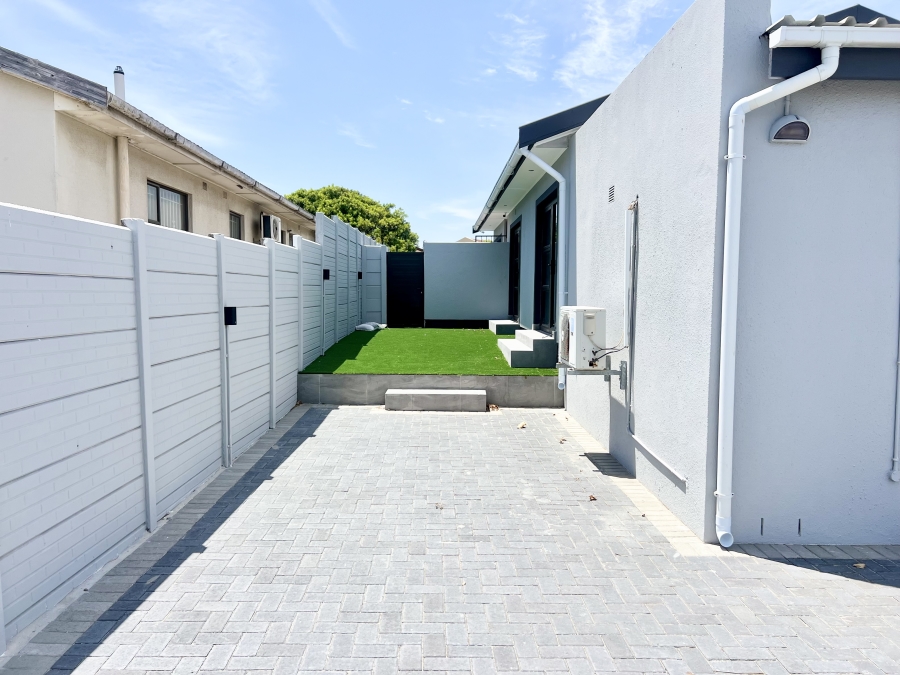 3 Bedroom Property for Sale in Bothasig Western Cape